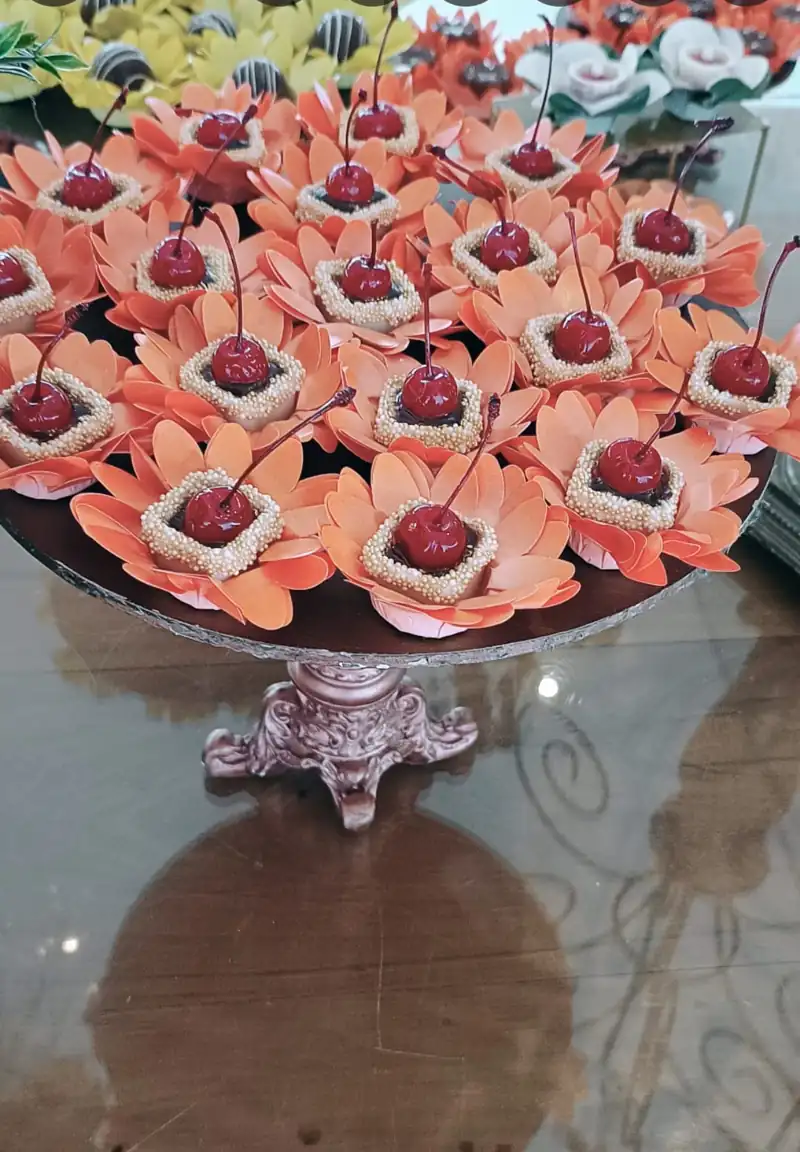Copinho trufado de cereja — chocolate meio amargo e cereja