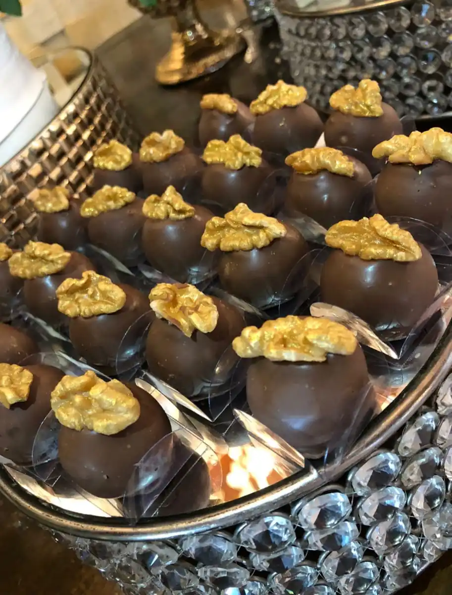 Camafeu de Nozes com chocolate ao leite ou branco